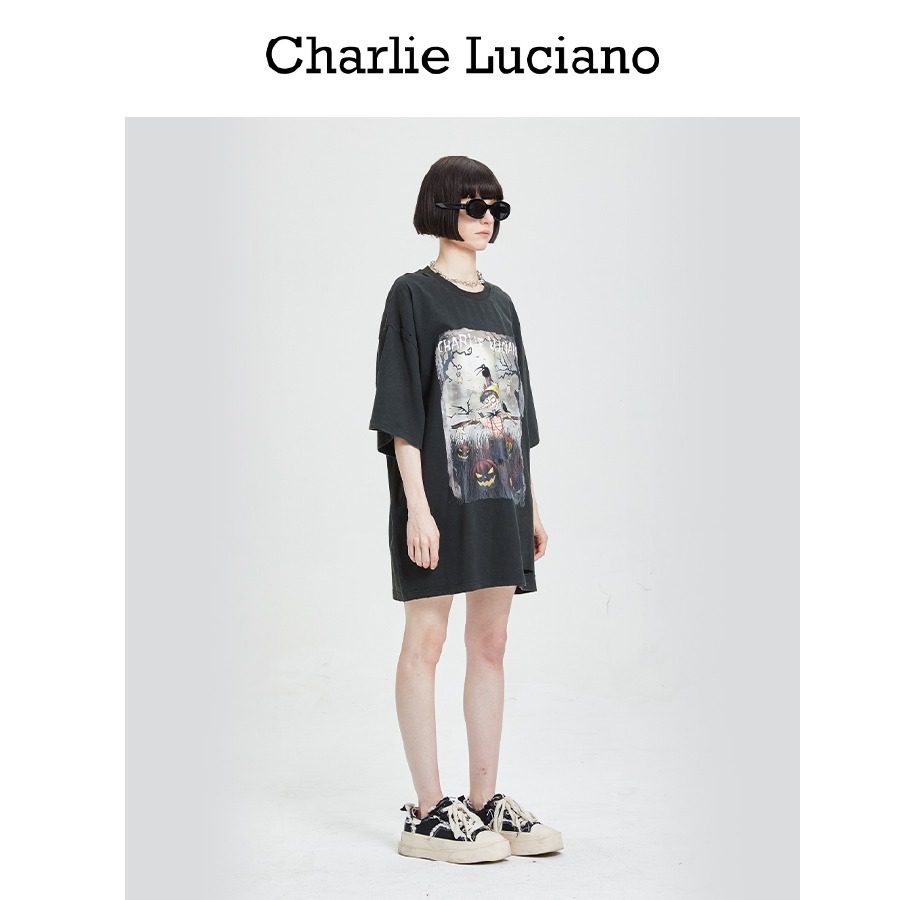 Charlie Luciano Scarecrow Dream Distressed T-Shirt Glow-in-the-Dark Edition Dark Grey detail view