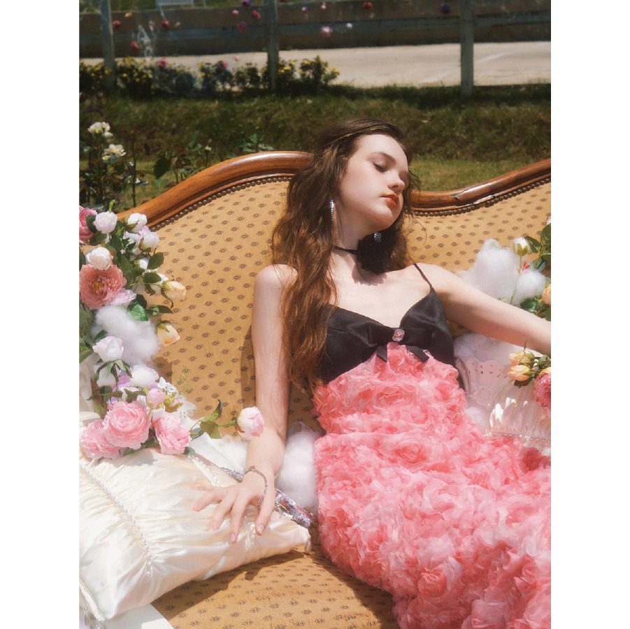 Guo Jingyi Black Pink Rose Backless Spaghetti Strap Maxi Dress back view