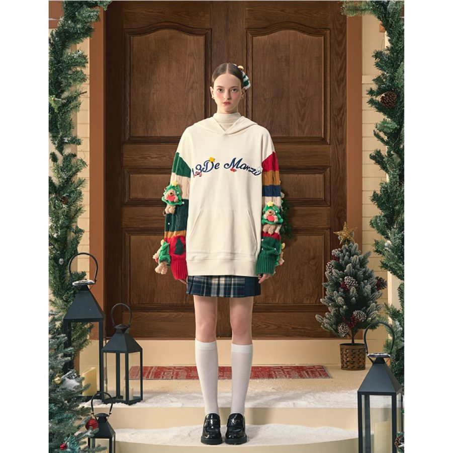 13De Marzo Christmas Luminous Heart Bear Hoodie detail view