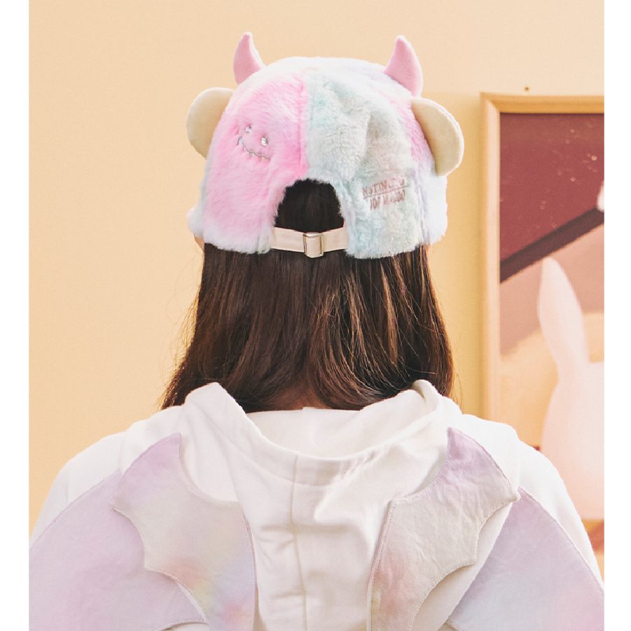 13De Marzo X INSTINCTOY Rainbow Gradient Bear Cap detail view