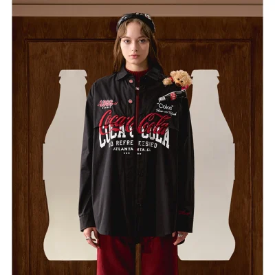 13DE MARZO Coca-Cola Bear Layered Logo Shirt Black
