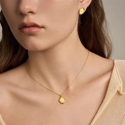 abyb Charming Stamp Necklace Gold