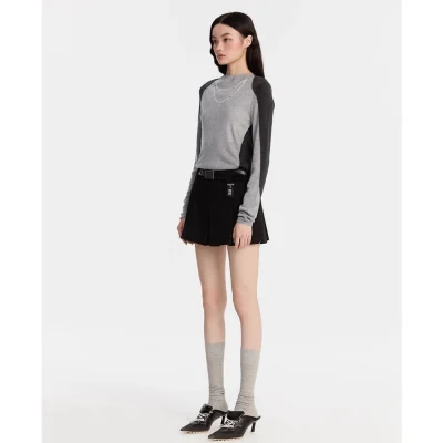 REVAN Classic Fitted Pleated Skirt Black - Image 4