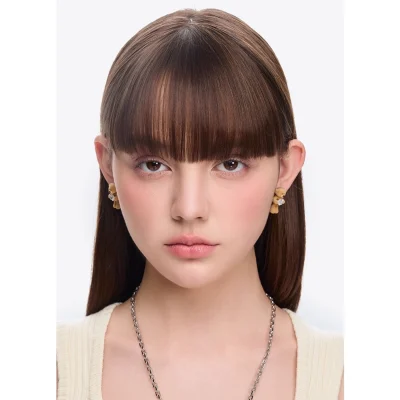 13DE MARZO Mini Bear Hug Heart Ear Stud Silver 18mm Version