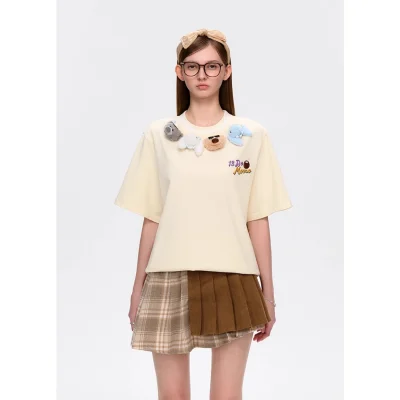 13DE MARZO Holiday Friends T-Shirt Beige