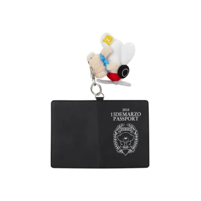 13DE MARZO Pilot Bear Passport Holder - Image 3
