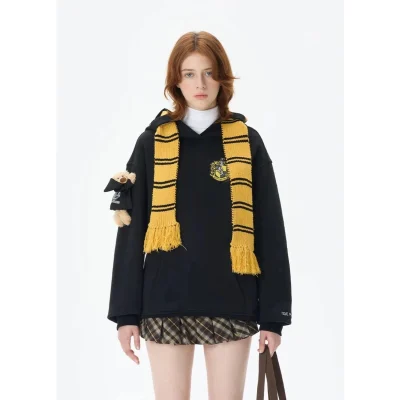Harry Potter × 13DE MARZO Hogwarts Four Houses Bear Scarf Sweater Black - Image 4