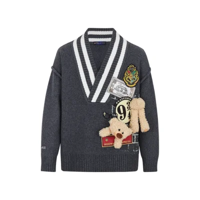 Harry Potter × 13DE MARZO Platform 9¾ Bear V-neck Sweater Dark Grey