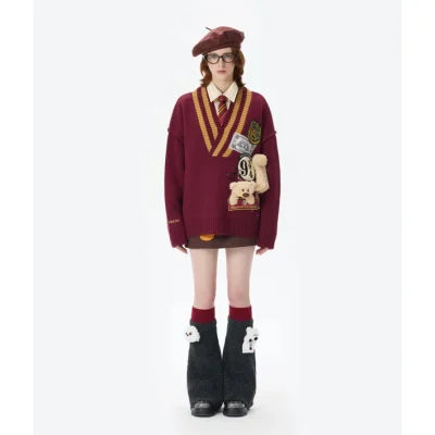 Harry Potter × 13DE MARZO Platform 9¾ Bear V-neck Sweater Red - Image 3