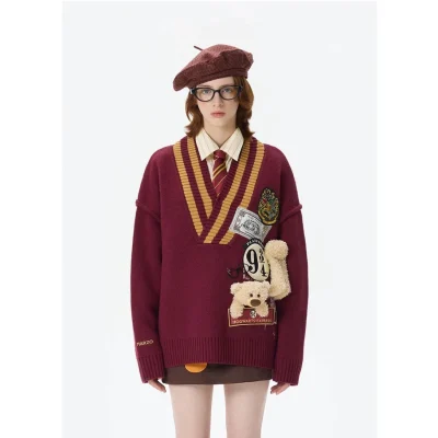 Harry Potter × 13DE MARZO Platform 9¾ Bear V-neck Sweater Red