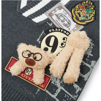 Harry Potter × 13DE MARZO Platform 9¾ Bear V-neck Sweater Dark Grey - Image 5