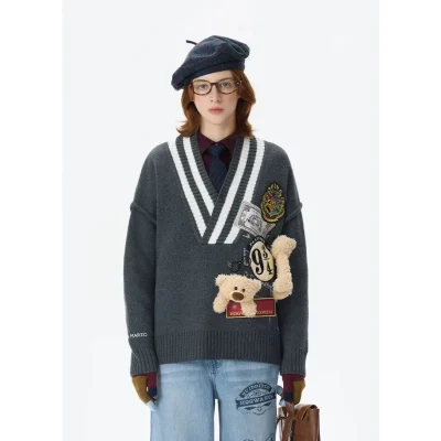Harry Potter × 13DE MARZO Platform 9¾ Bear V-neck Sweater Dark Grey