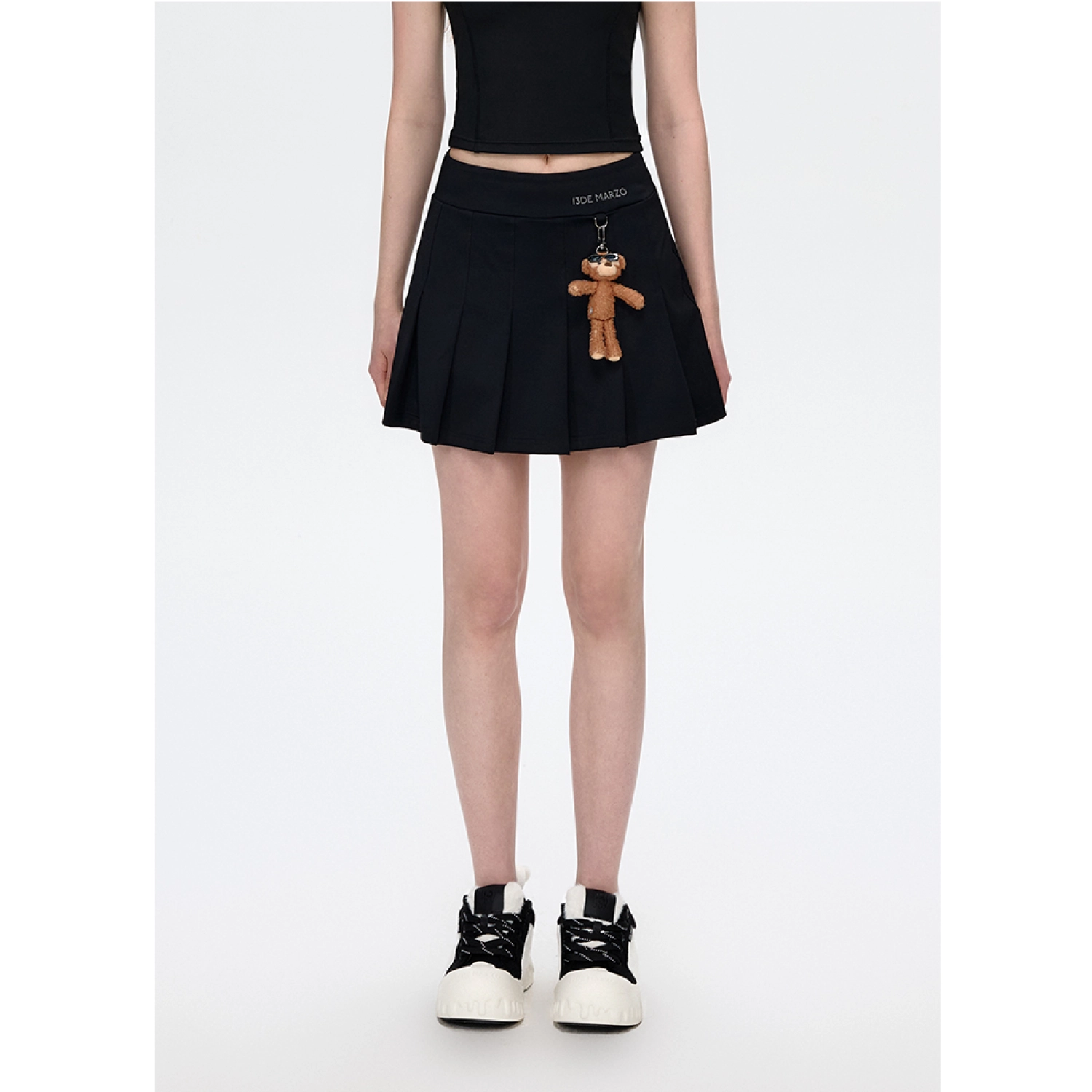 13DE MARZO Sunburnt Bear Cooling Pleated Skirt Black