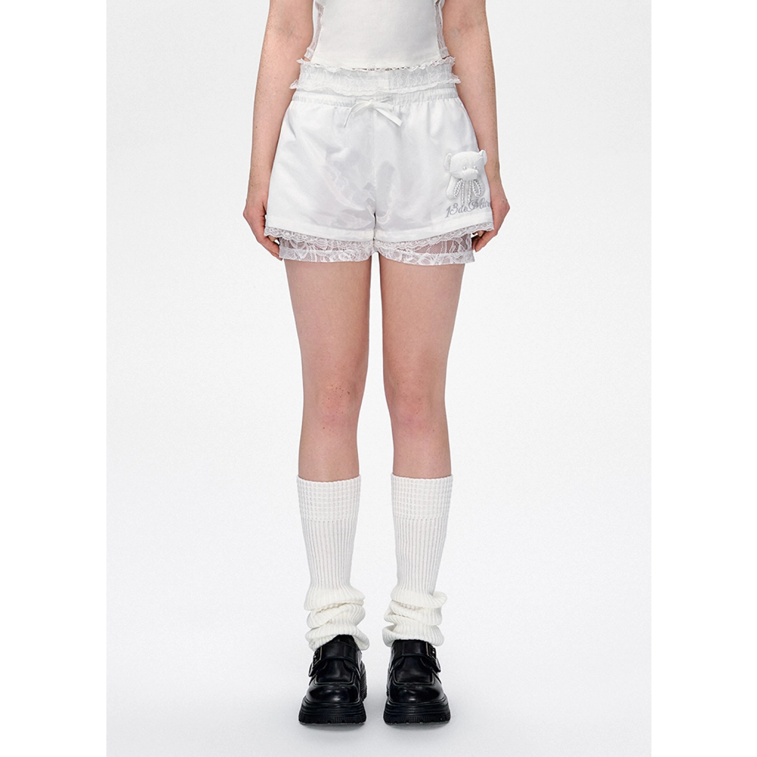13DE MARZO Bear Lacy Bowknot Shorts White