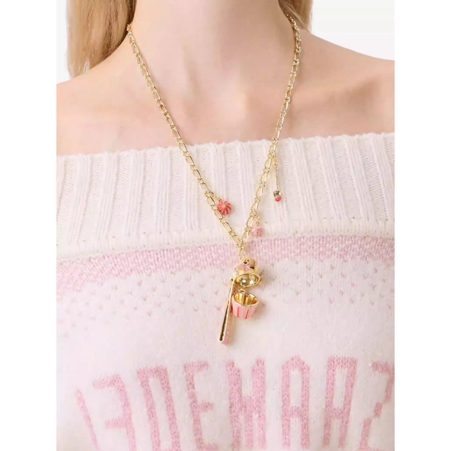 13DE MARZO Bear Cupcake Necklace Gold