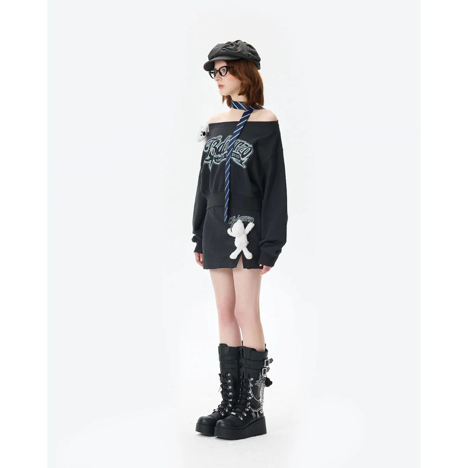 13DE MARZO Bear Lock Chain Boots back view
