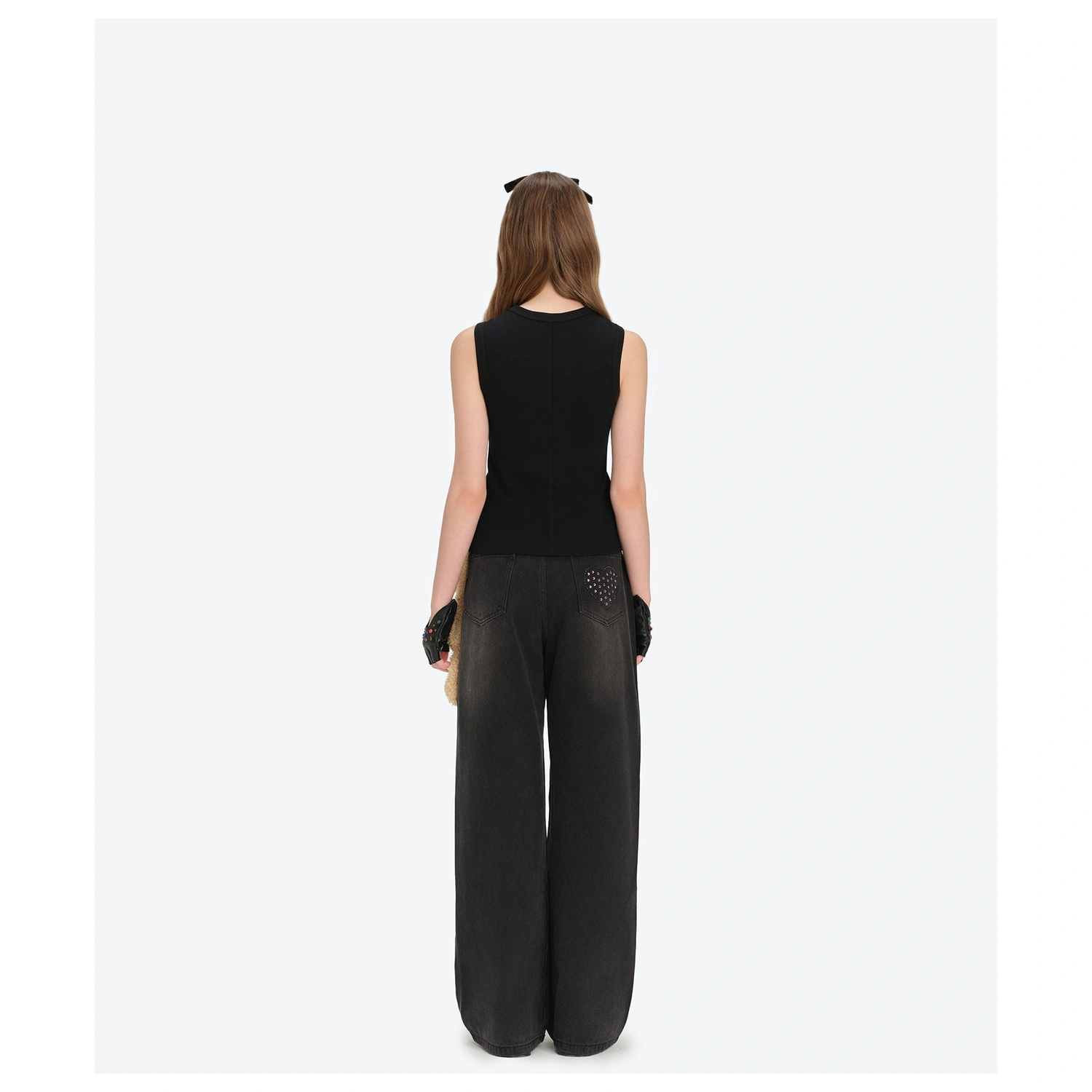 13DE MARZO Bear Base Vest Black detail view