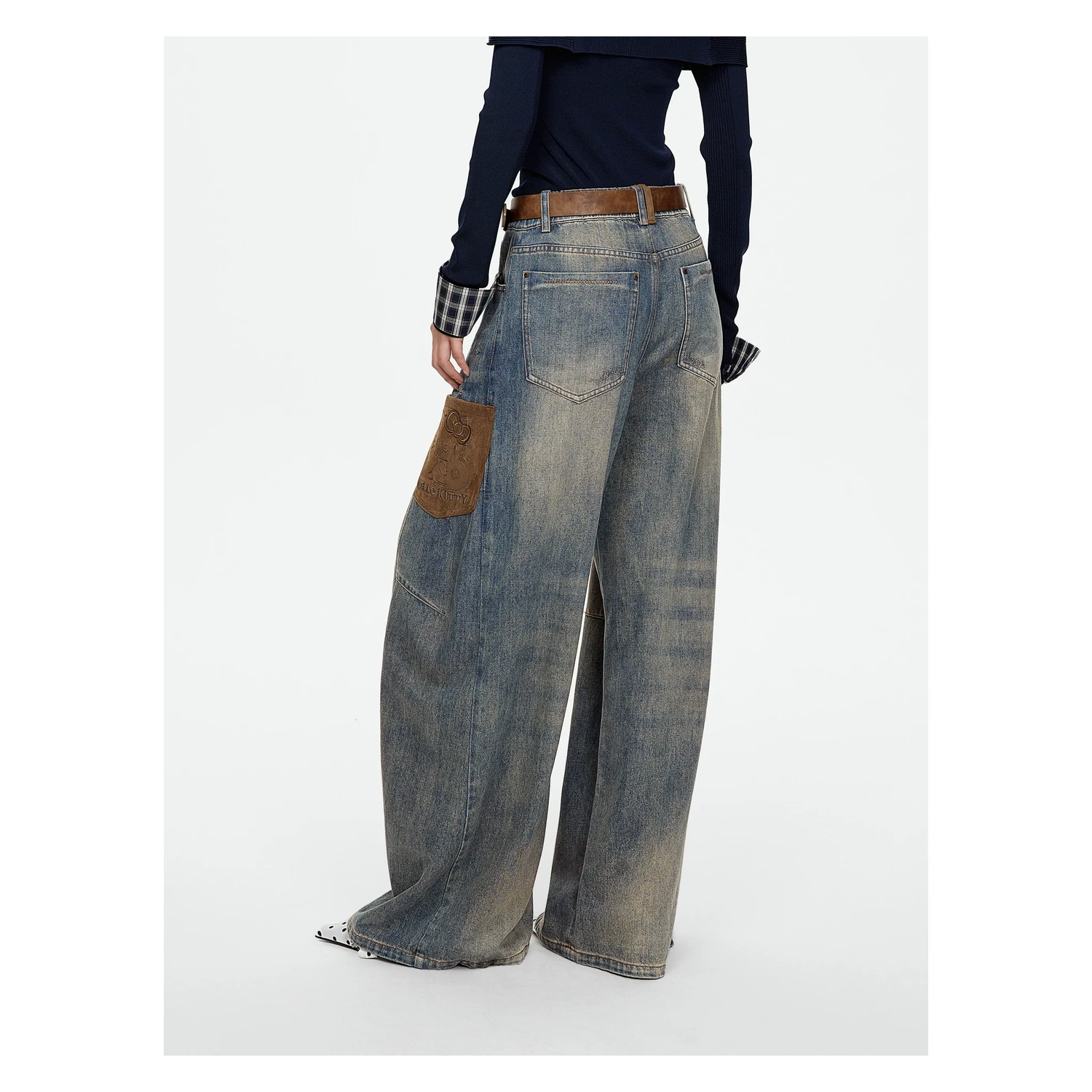 REVAN Washed Wide-Leg Jeans with Contrast Pocket - Image 2